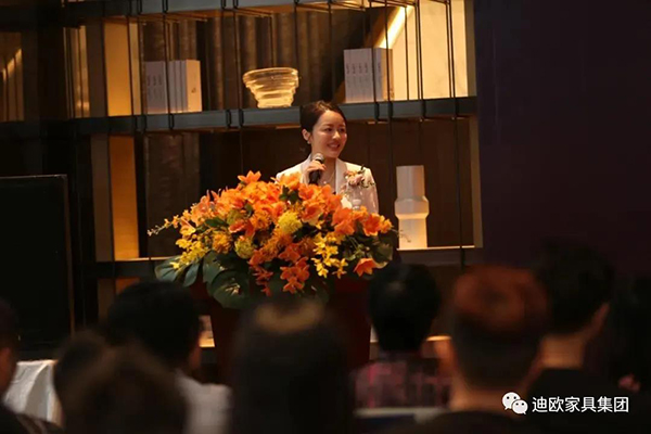草莓视频官网在线观看集团副总裁兼采购总监黄雅悠女士致辞并介绍草莓视频官网在线观看品牌